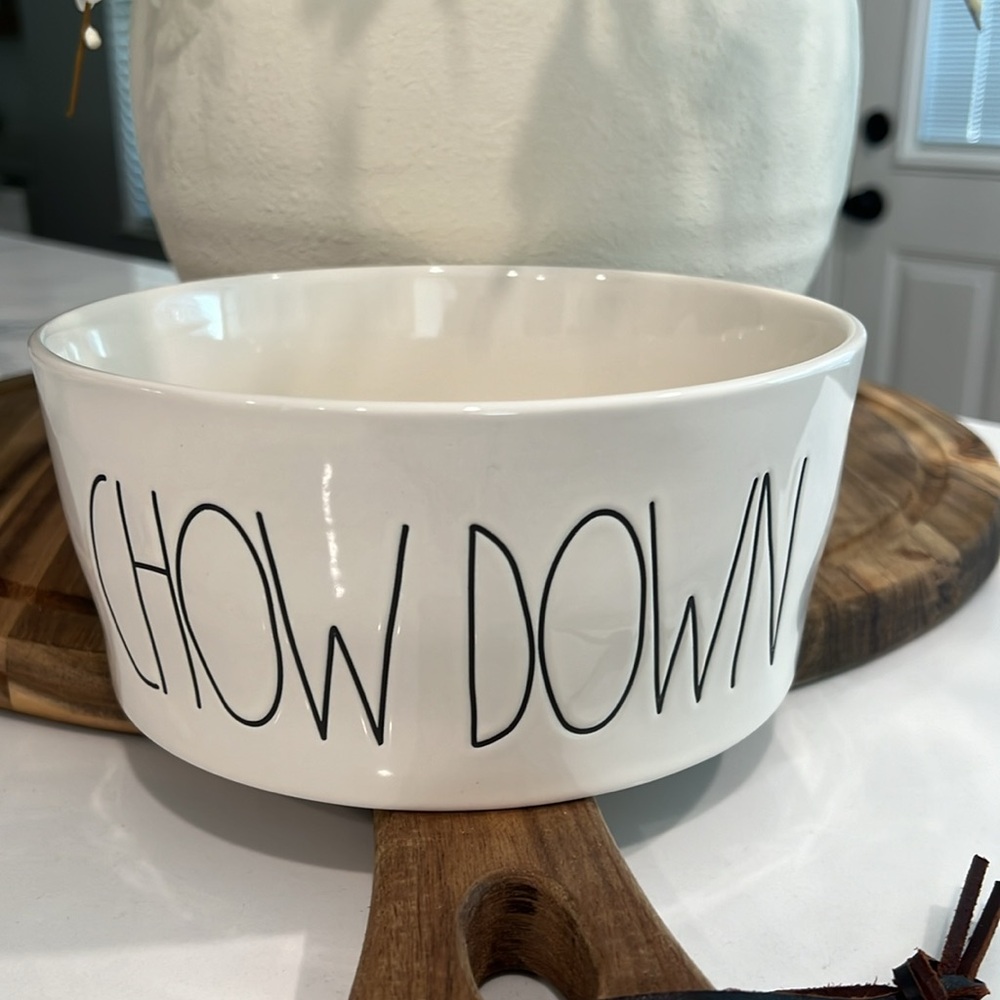 🐾Rae Dunn. CHOW DOWN. BOWL.